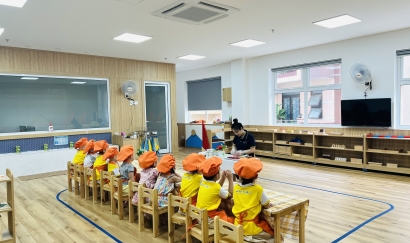 Bé tự làm Sữa chua dâu tây thơm ngon